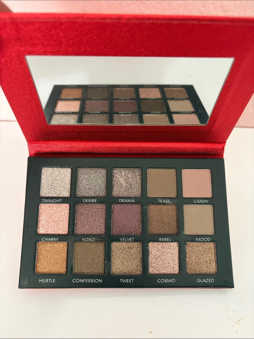 Show Stopper Women Eyeshadow Palette - Red